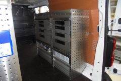Bedrijfswageninrichting voorzien van laden en kleppen in Fiat Scudo L3