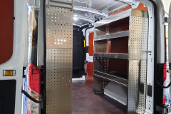 Bedrijfswageninrichting Ford Transit met bakkenstelling