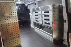 Bedrijfswageninrichting voorzien van laden Ford Custom