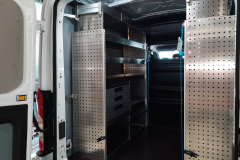 Bedrijfswageninrichting Ford Transit met lades en bakkenstelling