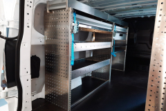 Bedrijfswageninrichting voorzien van bakkenstelling in Ford Custom 