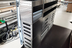 Bedrijfswageninrichting LDV Maxus L3 H3 met laden en bakkenstelling