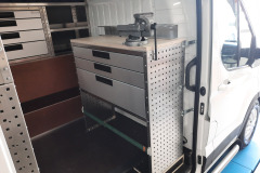 Bedrijfswageninrichting LDV Maxus L3 H3 met laden en bankschroef