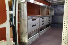Bedrijfswageninrichting MB- Sprinter met lades en schappen
