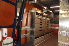 Bedrijfswageninrichting MB Sprinter met lades en schappen