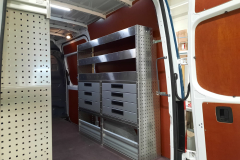 Bedrijfswageninrichting MB Sprinter met lades en bakkenstelling