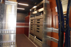 Bedrijfswageninrichting MB Sprinter met lades en bakkenstelling