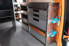 Bedrijfswageninrichting MB Vito met lades en bakkenstelling