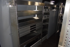 Bedrijfswageninrichting MB Sprinter met lades en bakkenstelling