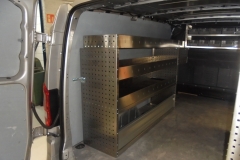 Bedrijfswageninrichting MB Vito met bakkenstelling