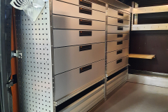Bedrijfswageninrichting MB Sprinter met lades