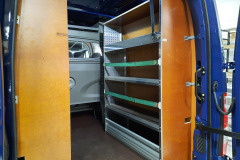 Bedrijfswageninrichting Nissan NV400 met schappen