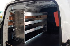 Bedrijfswageninrichting Opel Combo met bakkenstelling