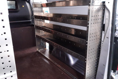 Bedrijfswageninrichting Opel Vivaro met bakkenstelling