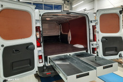 1_Bedrijfswageninrichting-Renault-Trafic-L2-vloerlades
