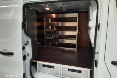 Bedrijfswageninrichting-Renault-Trafic-L2-vloerlades-in-schuifdeur