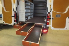 Bedrijfswageninrichting-Volkswagen-Crafter-vloerladen